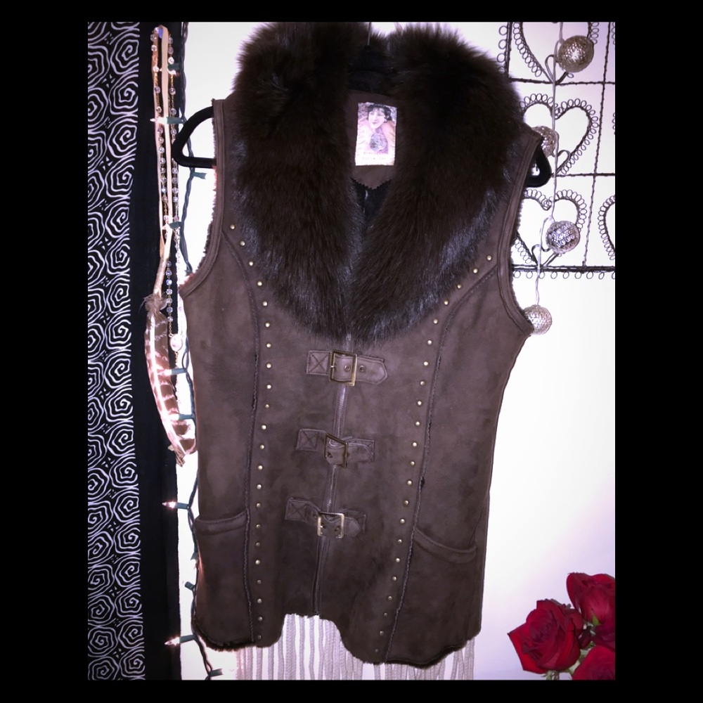 Suede vest with fox collar